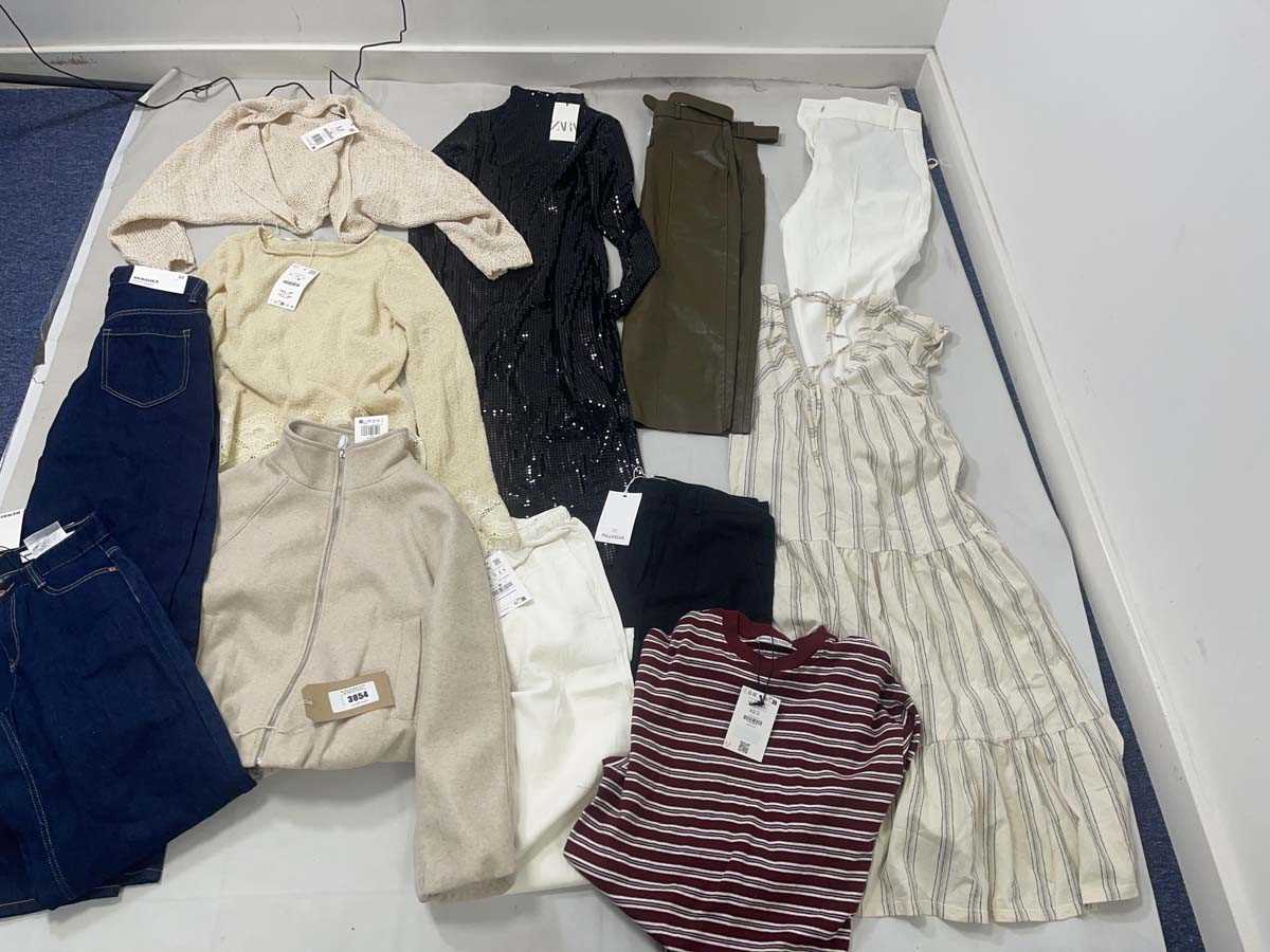 Lot 3854 - Zara & Sister Companies clothing