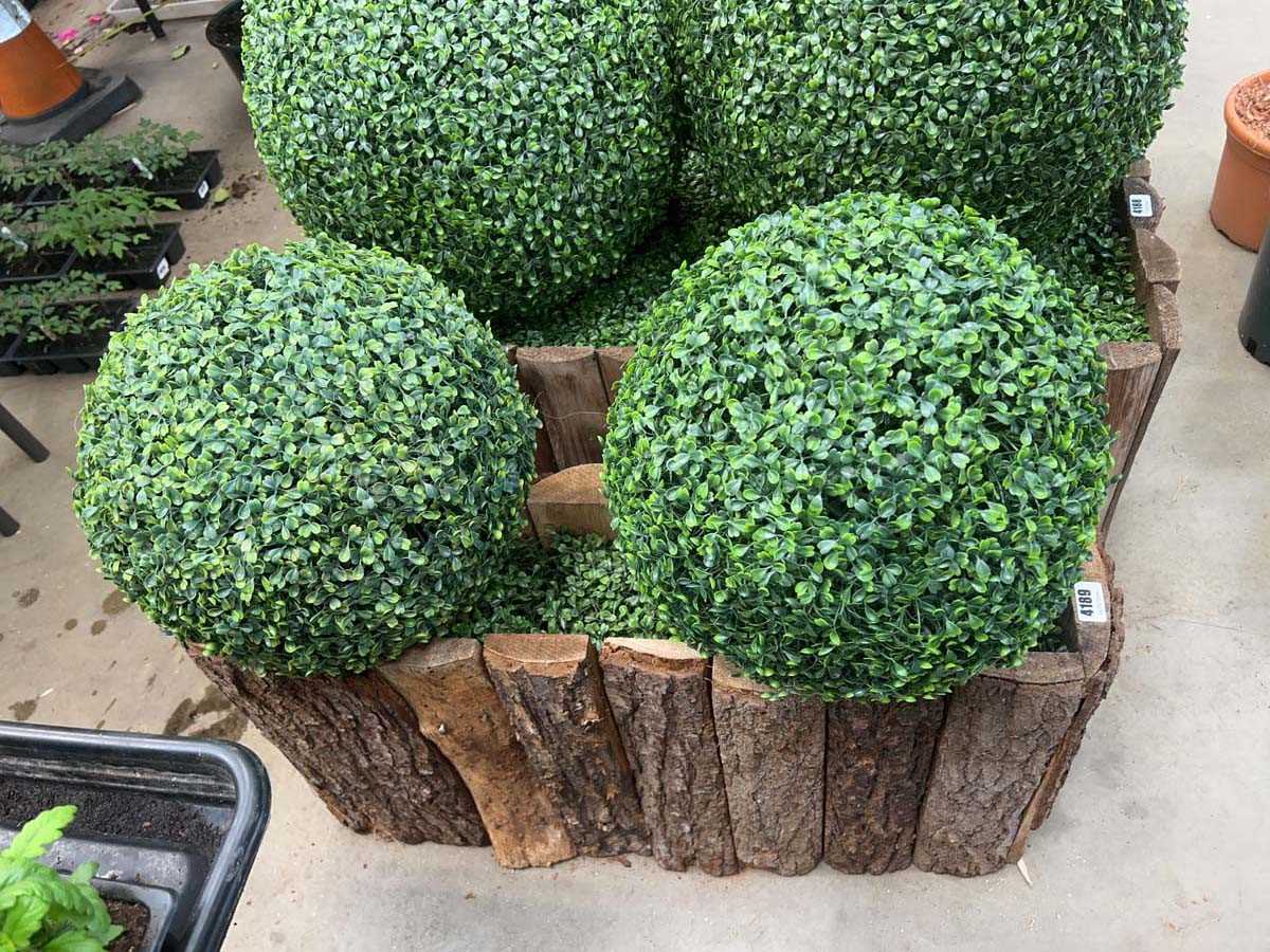 Lot 4189 - Small log effect rectanuglar planter...