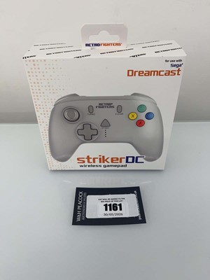 Lot 1161 - Retro Fighters Striker DC wireless gamepad...