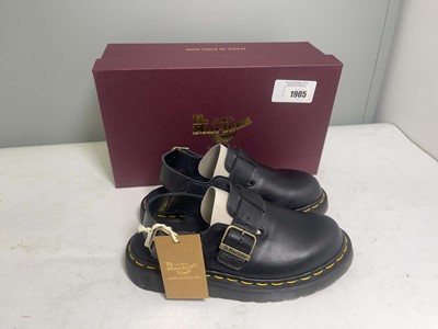 Lot 1905 - Dr Martens UK5 jorge sandals in black - boxed