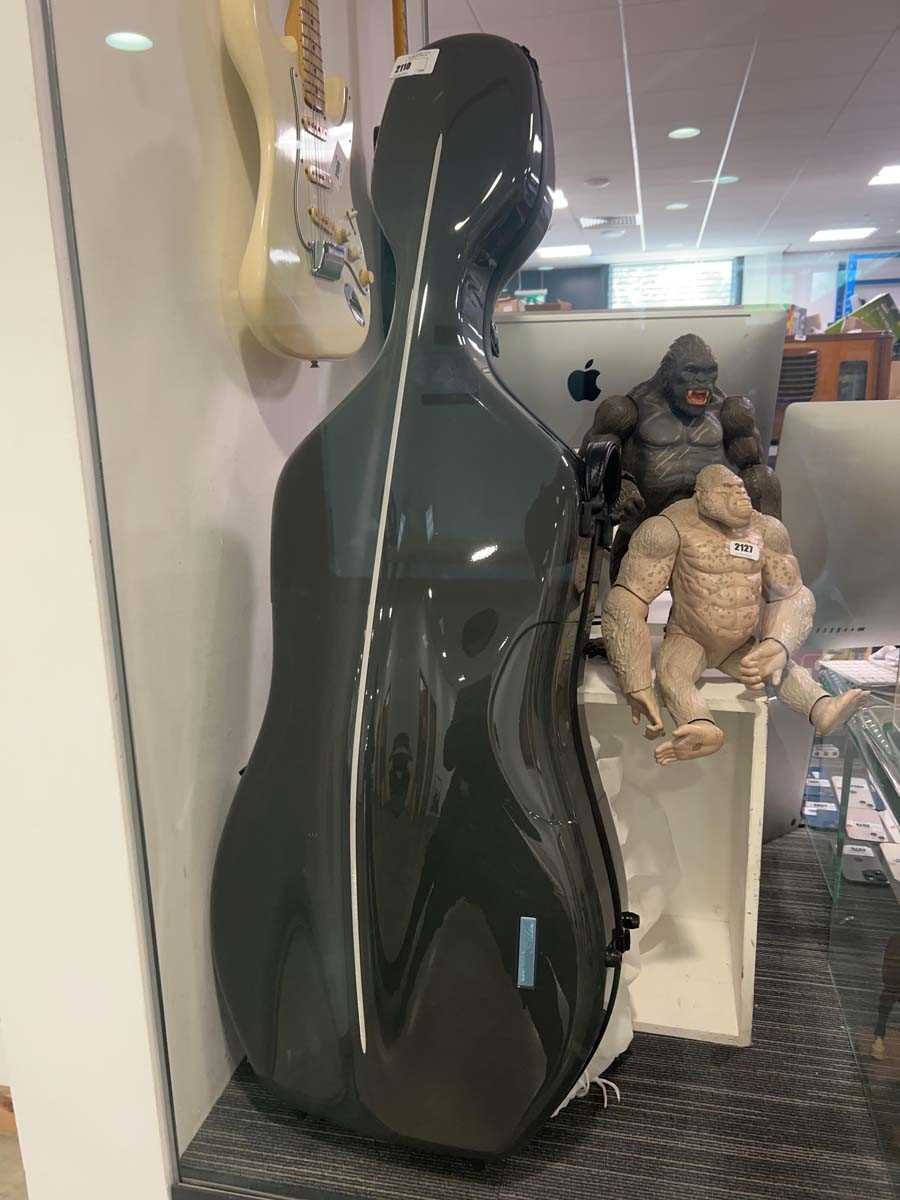 Lot 2110 - Gewa cello case