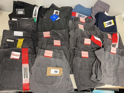 Lot 1705 - Approx. 20 ladies trousers, jeans, joggers to...