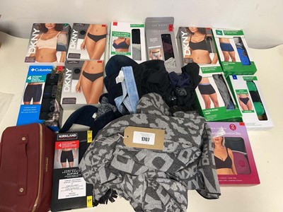 Lot 1707 - Mixed lot of men's and women's underwear, bras,...