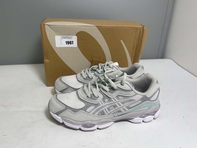 Lot 1907 - Asics UK7 gel-nyc trainers in grey - boxed