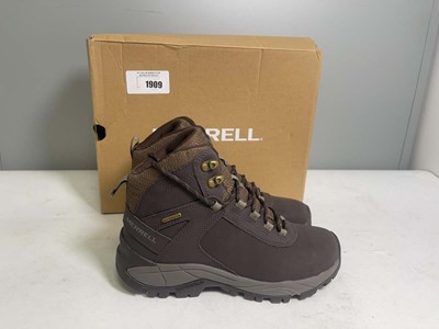 Lot 1909 - Merrell UK6 vego mid boots in espresso - boxed