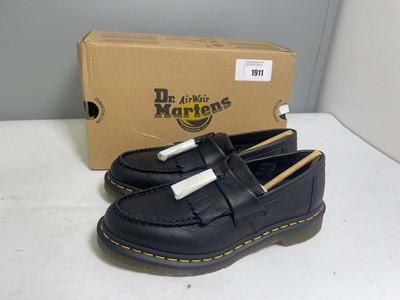 Lot 1911 - Dr Martens UK8 adrian shoes in black - boxed