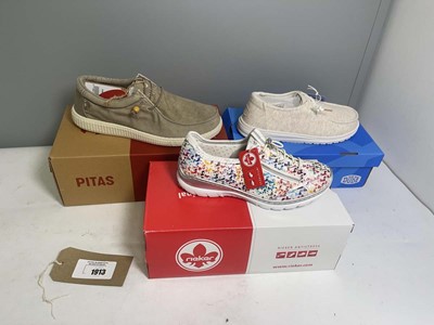 Lot 1913 - 3x Boxed pairs of trainers to include Hey Dude...