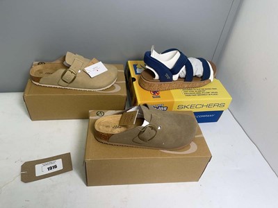 Lot 1916 - 3x Boxed pairs of sandals to include Sketchers...