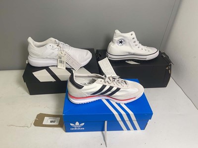 Lot 1917 - 3x Boxed pairs of trainers to include Converse...