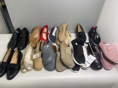 Lot 1922 - 17x Pairs of shoes in various styles to...