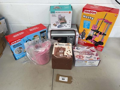 Lot 1851 - Selection of toys and playsets to include...