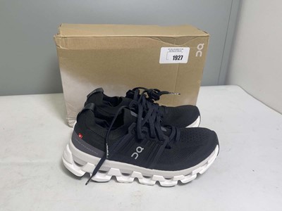 Lot 1927 - On Cloud UK4 cloudswift 3 trainers in black -...