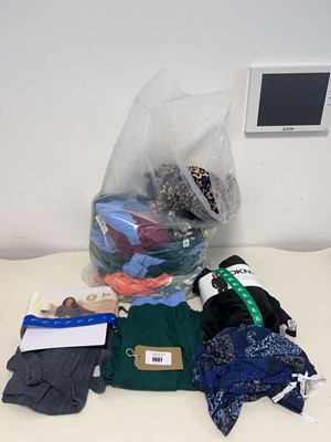 Lot 1807 - Mixed lot of womens loungewear/pyjamas to...