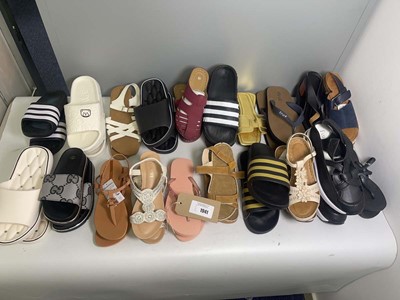 Lot 1941 - 20x Pairs of sandals in various styles to...