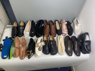 Lot 1942 - 15x Pairs of shoes in various styles to...