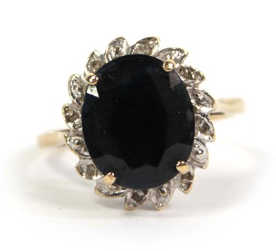 Lot 755 - A 9ct yellow gold cluster ring set oval...