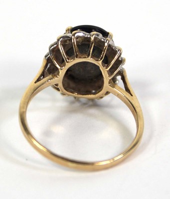 Lot 755 - A 9ct yellow gold cluster ring set oval...