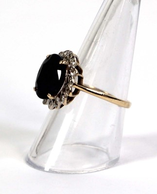 Lot 755 - A 9ct yellow gold cluster ring set oval...