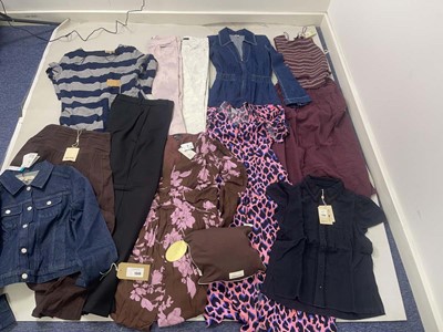 Lot 1948 - Clothing to include Jigsaw, Scamp & Dude,...