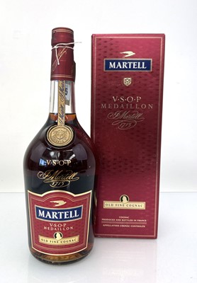 Lot 55 - A bottle of J Martell VSOP Medailon Old Fine...