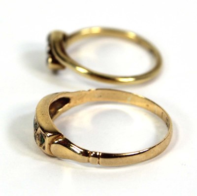 Lot 774 - An 18ct yellow gold crossover ring set three...
