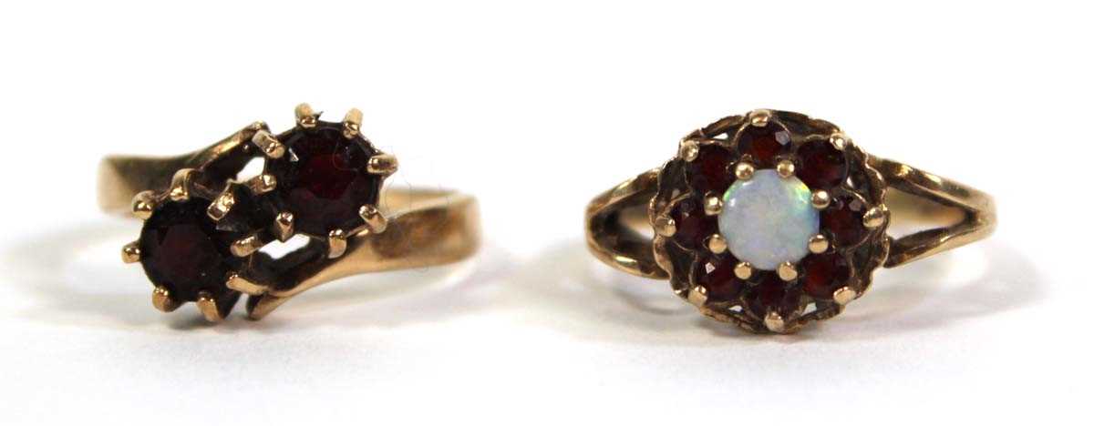 Lot 781 - A 9ct yellow gold cluster ring set opal and...