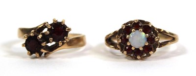 Lot 781 - A 9ct yellow gold cluster ring set opal and...