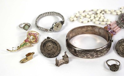 Lot 784 - A group of jewellery comprising a silver...