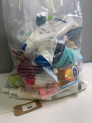 Lot 1972 - Large bag of mixed toiletries