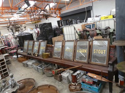 Lot Large wooden platform bench