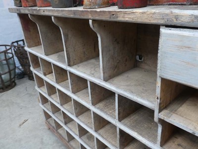 Lot Pine 3 drawer pigeon hole rack