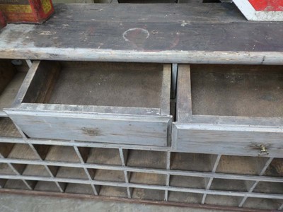 Lot Pine 3 drawer pigeon hole rack