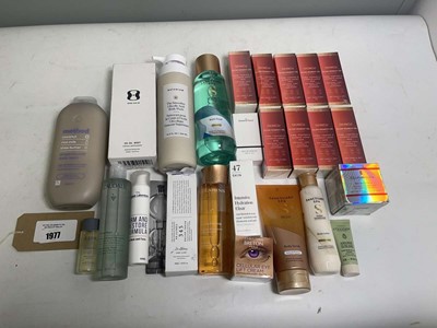 Lot 1977 - Cosmetics to include Elizabeth Arden, Clarins,...