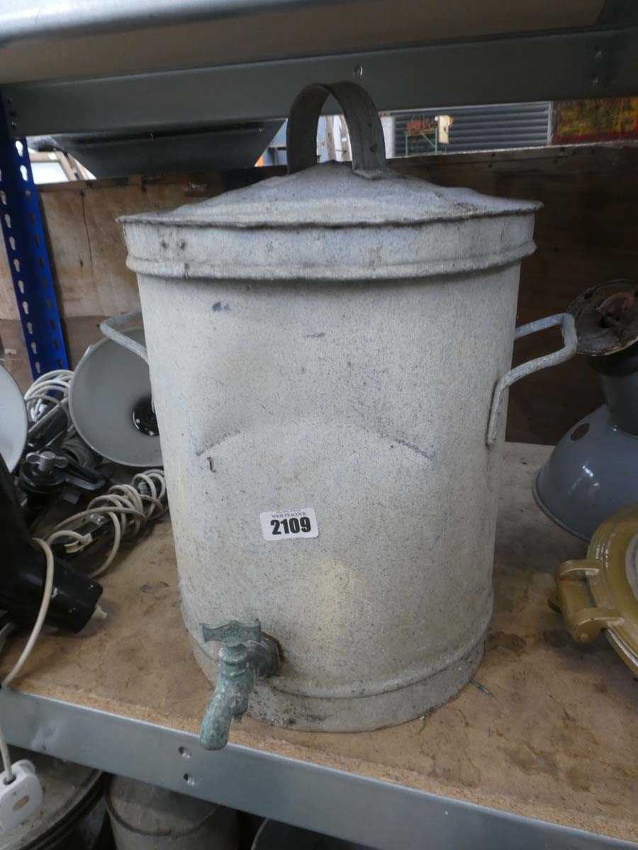 Lot Galvanised twin handled water tank