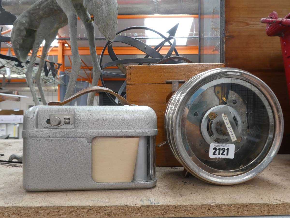 Lot Pair of vintage pigeon racing clocks incl....