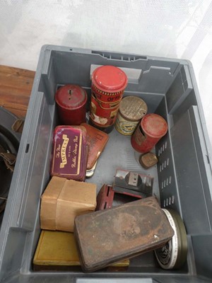 Lot Small box of mixed collectibles incl. World...