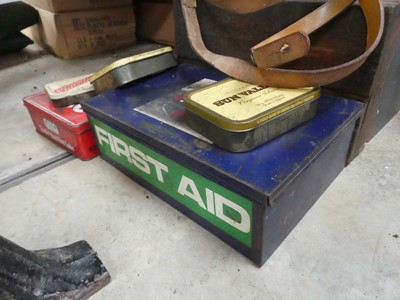 Lot Selection of vintage items incl. metal first...