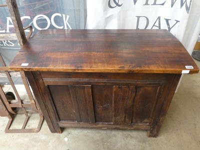 Lot Dark oak coffer