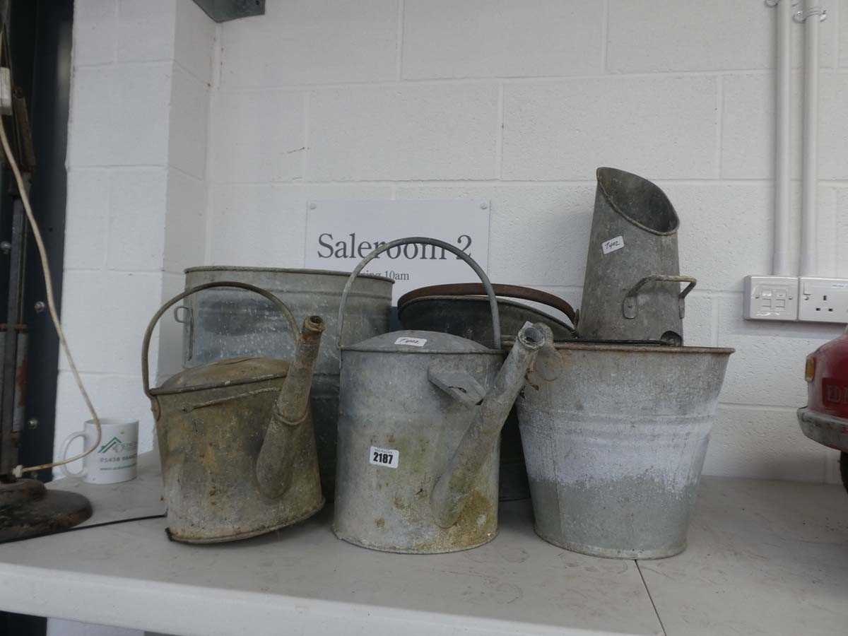 Lot Assorted galvanised items incl. watering cans,...
