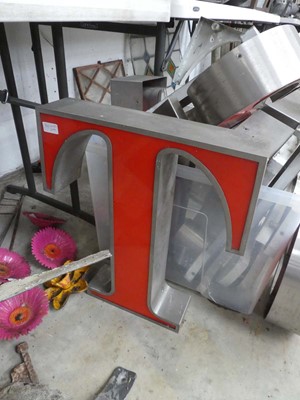Lot Large quantity of galvanised lettering