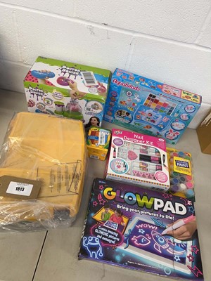 Lot 1813 - Collection of children's art and crafts toys...