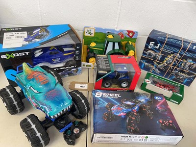 Lot 1822 - Selection of remote control vehicles to...