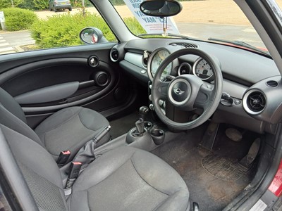 Lot (GL59 TTV) 2009 Mini One Auto 3-door hatchback...