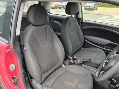 Lot (GL59 TTV) 2009 Mini One Auto 3-door hatchback...