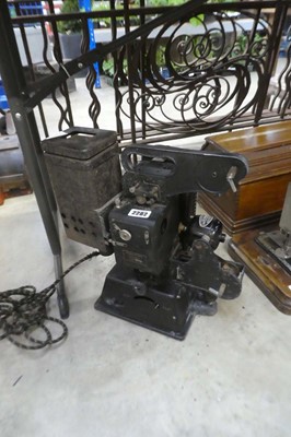 Lot 2282 - 1940s Kodascope film camera by Kodak