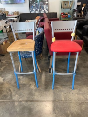 Lot 1135 - 4 Contract bar stools