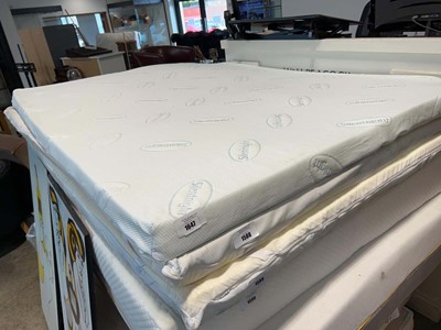 Lot 1647 - Memory foam mattress topper