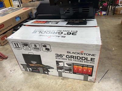 Lot 2602 - Boxed Blackstone 36" griddle