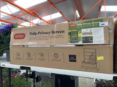 Lot 2658 - Boxed Keter tulip privacy screen