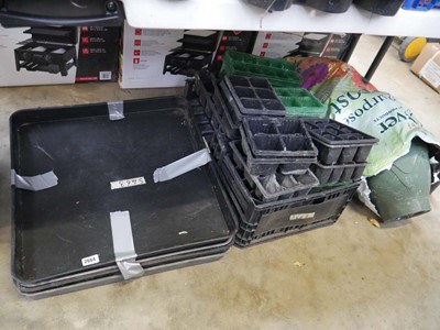 Lot 2664 - Under bay of mixed plant trays, plant pots,...